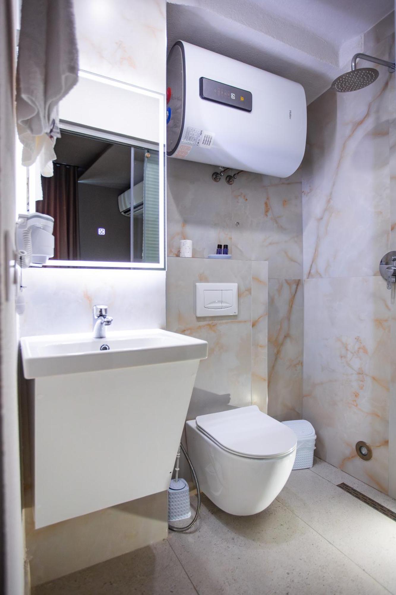The Bubbles - Jacuzzi Hotel Tiranë Eksteriør bilde