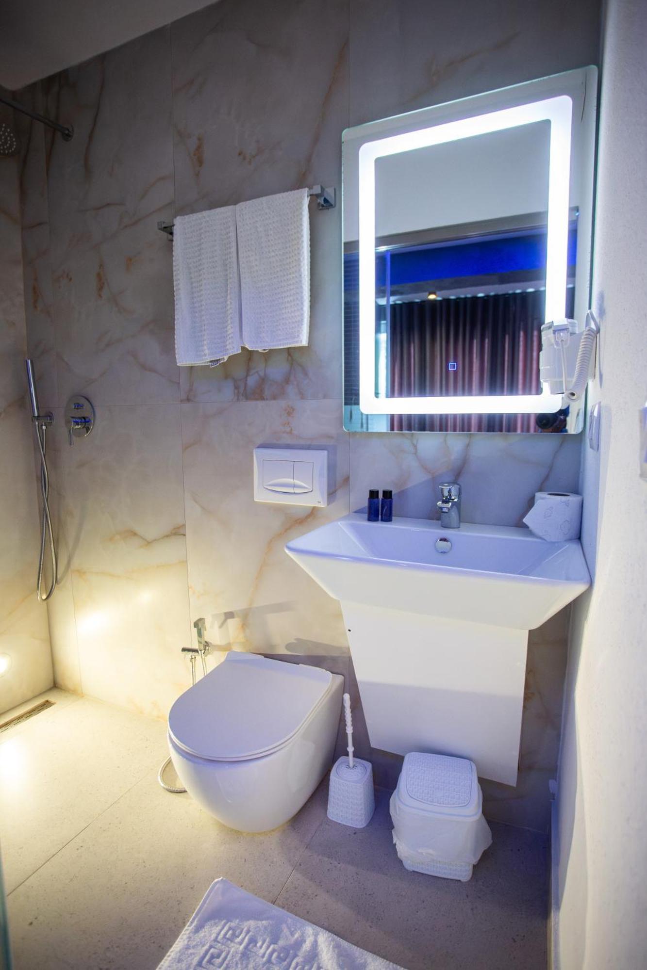 The Bubbles - Jacuzzi Hotel Tiranë Eksteriør bilde