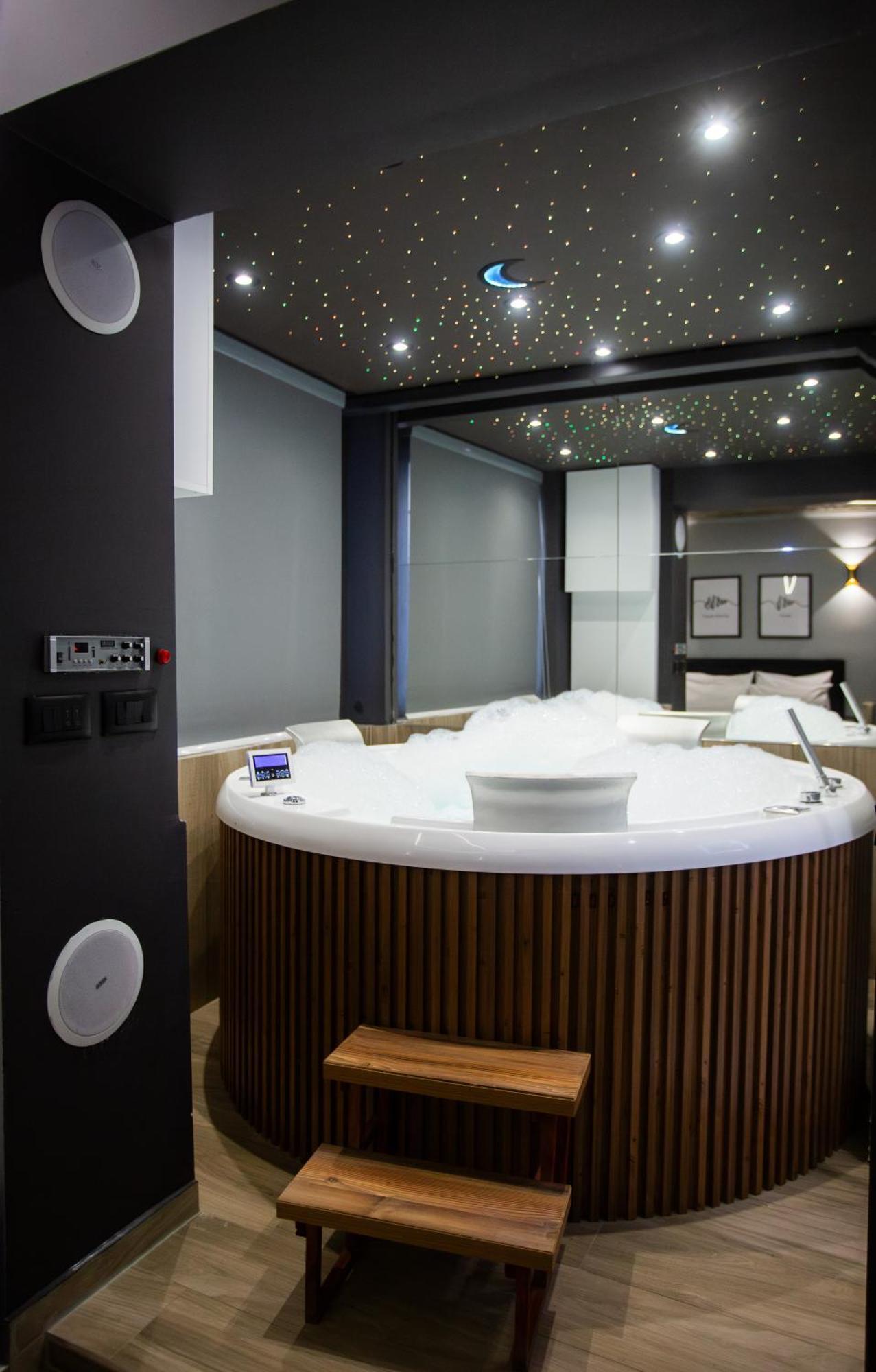 The Bubbles - Jacuzzi Hotel Tiranë Eksteriør bilde