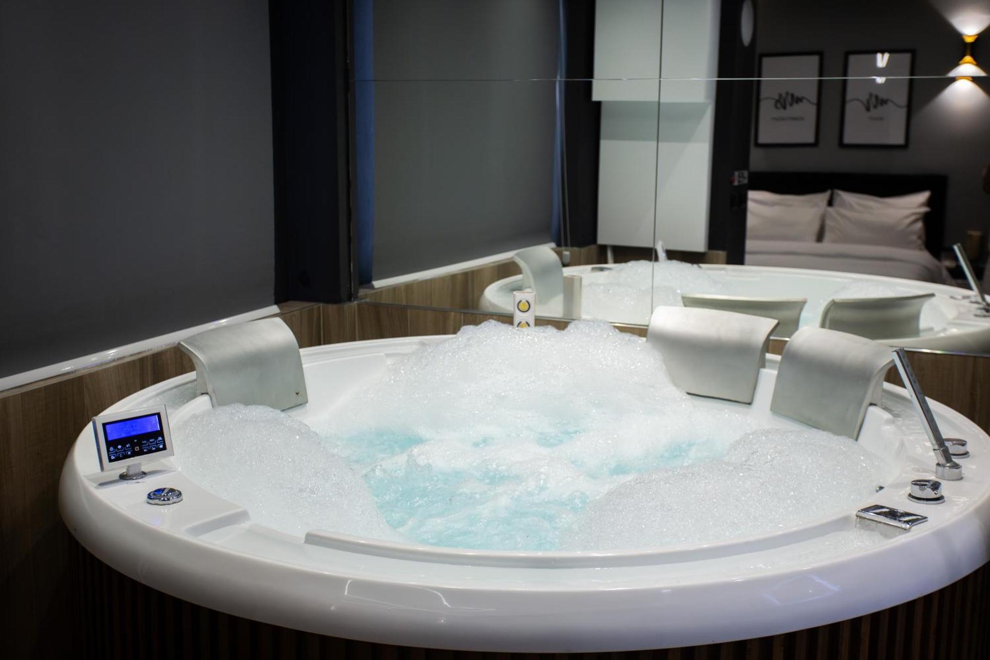 The Bubbles - Jacuzzi Hotel Tiranë Eksteriør bilde